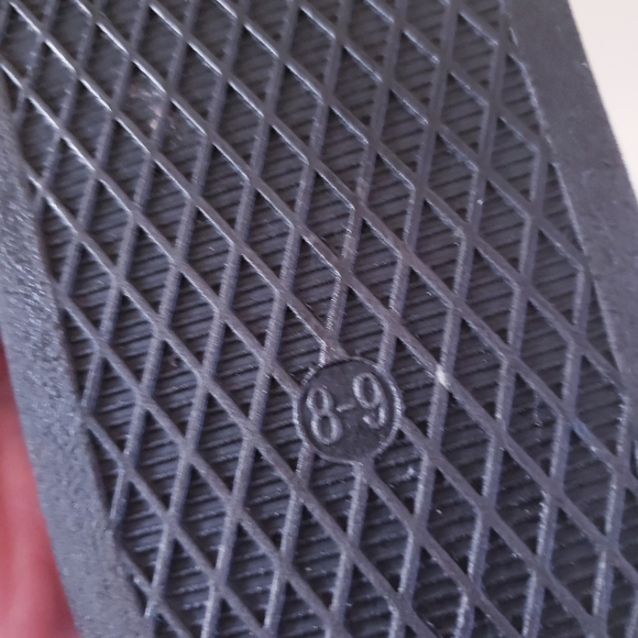 Old Navy Canada Slides - 8 - 9 - Picture 5 of 8